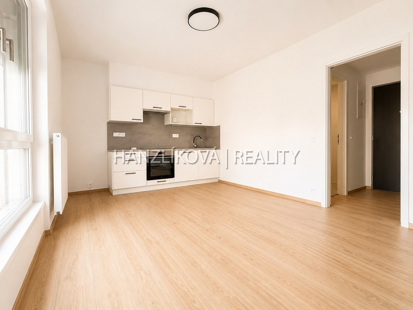 Pronájem bytu 1+kk 24 m² – fotografie 2