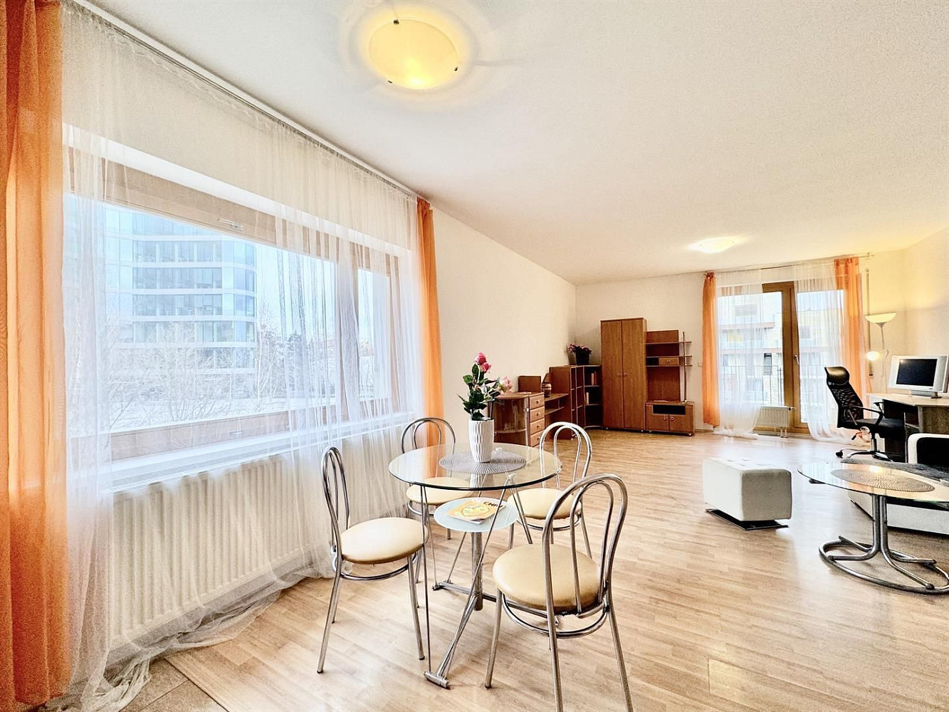 Pronájem bytu 2+kk 87 m² — photo 2