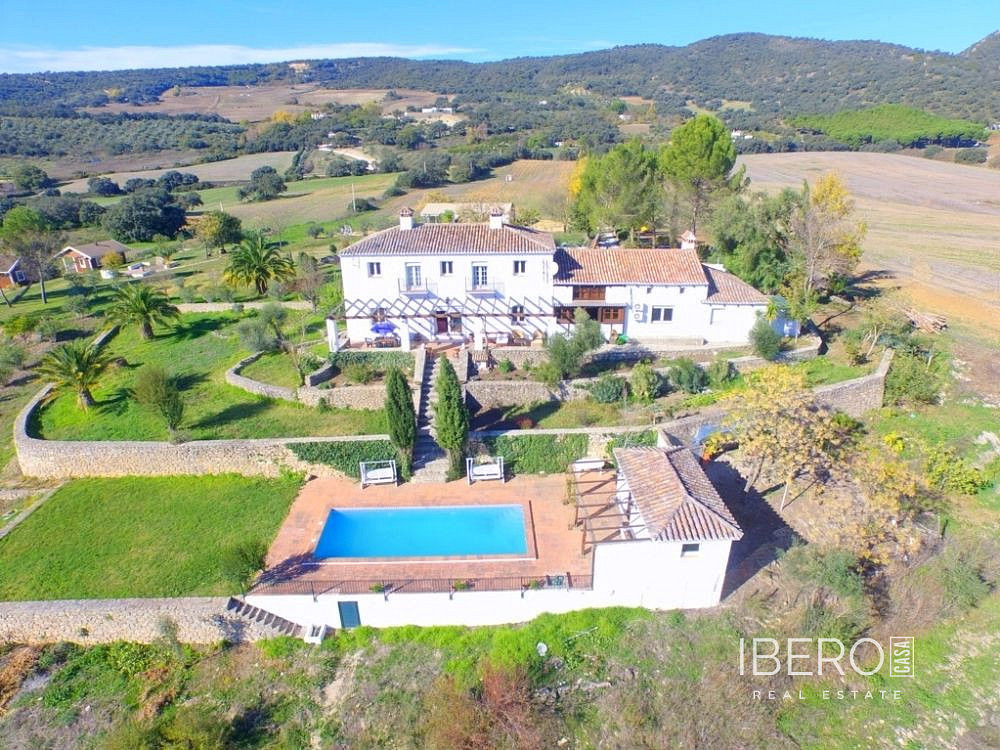 Prodej domu 992 m² s pozemkem 194 607 m²