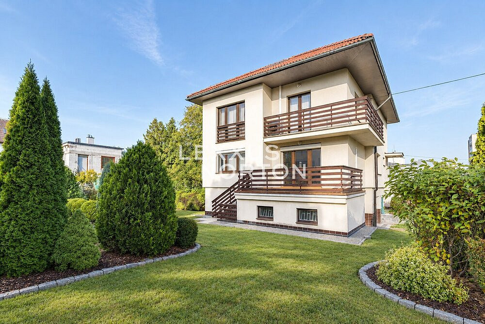 Pronájem domu 273 m² s pozemkem 824 m²