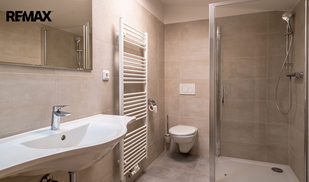 Prodej ubytovacího objektu 818 m², Karolinka – náhled fotky 10