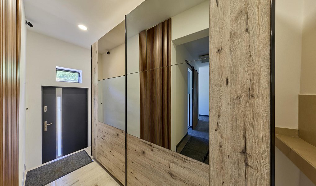 Prodej domu 181 m² s pozemkem 889 m², Trutnov – náhled fotky 22