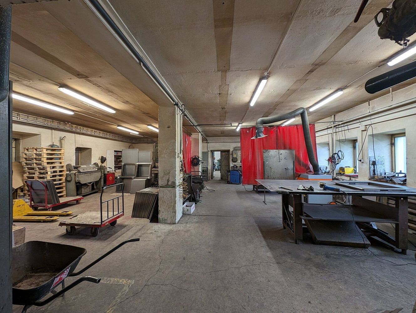 Prodej výrobních prostor 1 300 m² – fotografie 2