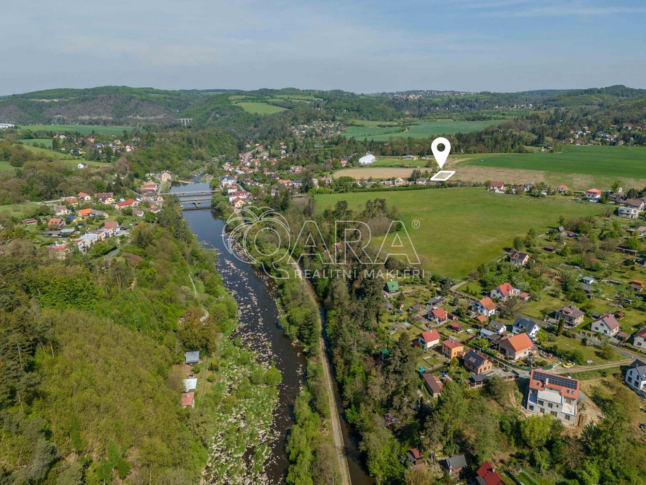 Prodej stavebního pozemku 1 676 m²