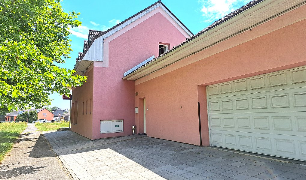 Prodej komerčního objektu (jiného typu) 400 m², Hulín – náhled fotky 2