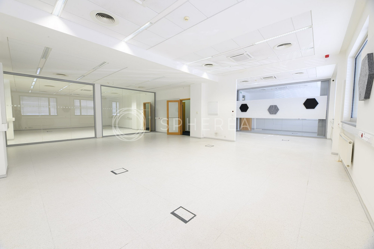 Pronájem kanceláře 219 m² — photo 2