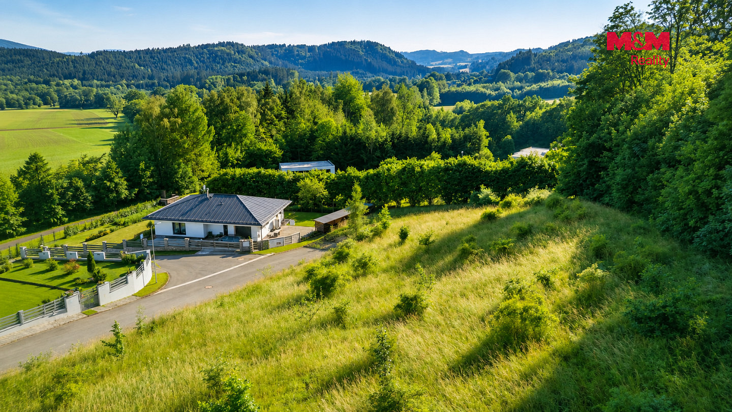 Prodej stavebního pozemku 1 831 m² – fotografie 2