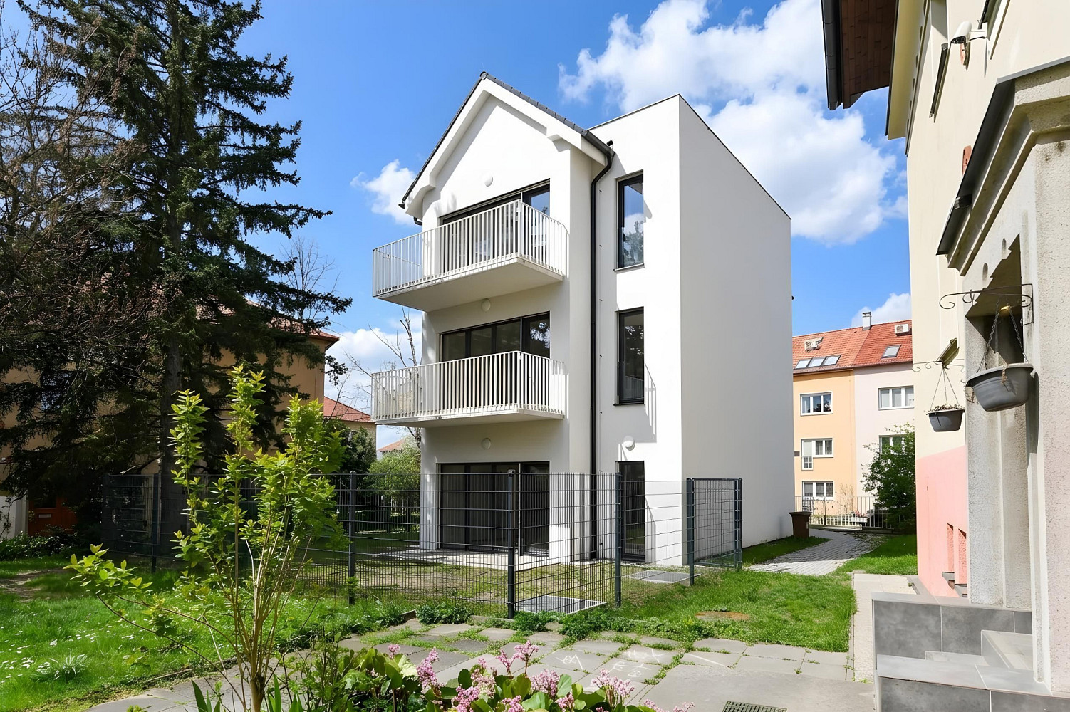 Prodej domu 272 m² s pozemkem 272 m²