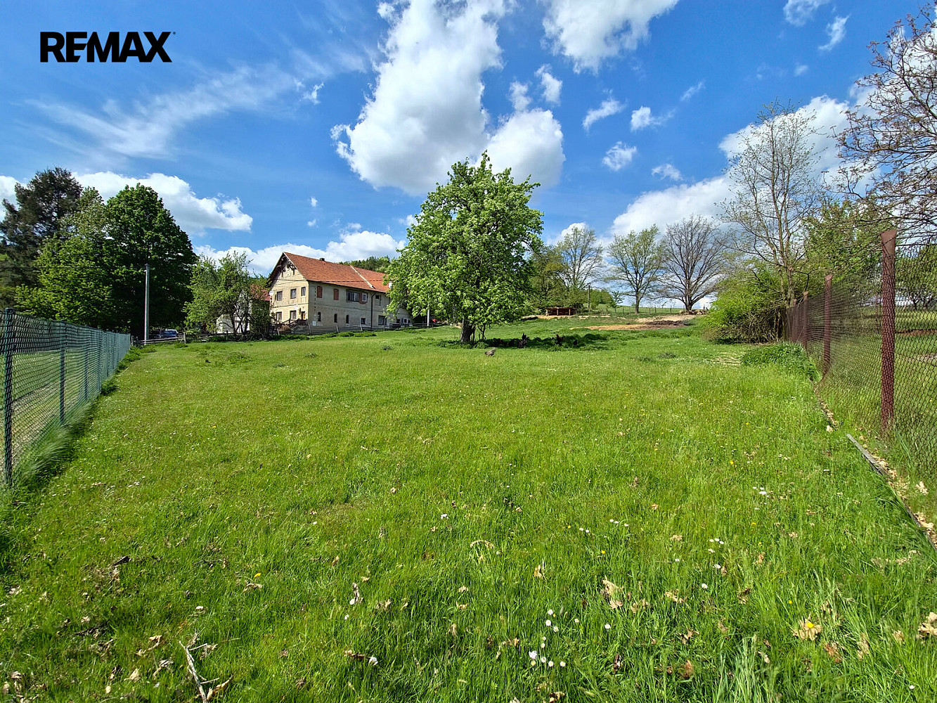 Prodej stavebního pozemku 1 384 m² – fotografie 4