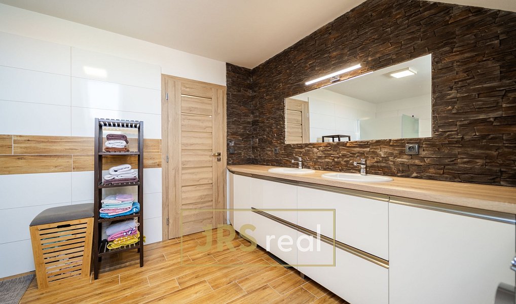 Prodej ubytovacího objektu 538 m², Drnholec – náhled fotky 15
