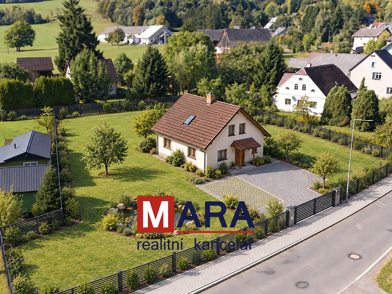 Prodej stavebního pozemku 2 352 m² – fotografie 2