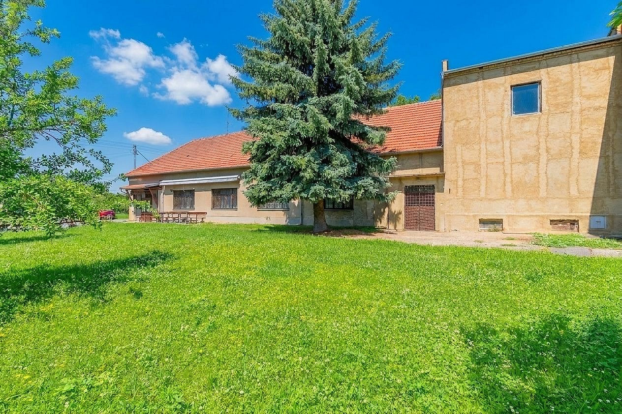 Prodej komerčního objektu (jiného typu) 750 m²