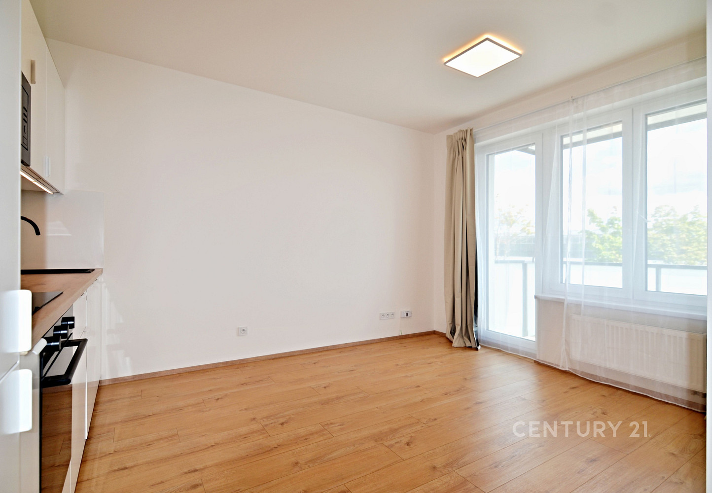 Pronájem bytu 1+kk 35 m² – fotografie 3