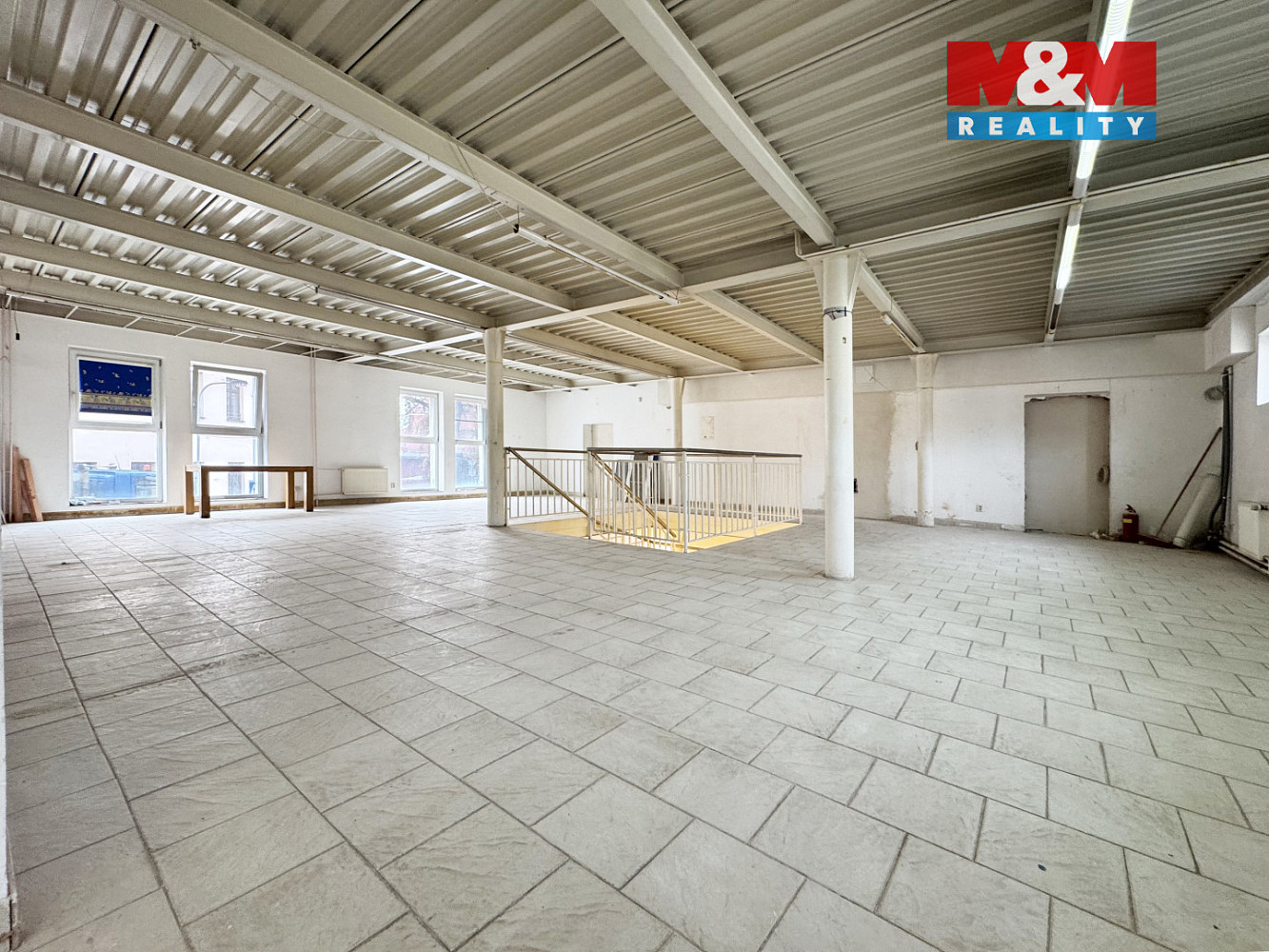 Pronájem obchodních prostor 180 m² — photo 3