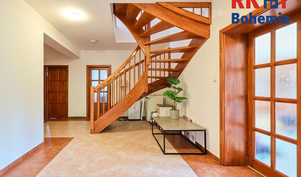 Prodej domu 309 m² s pozemkem 1 162 m², Úvaly – náhled fotky 12