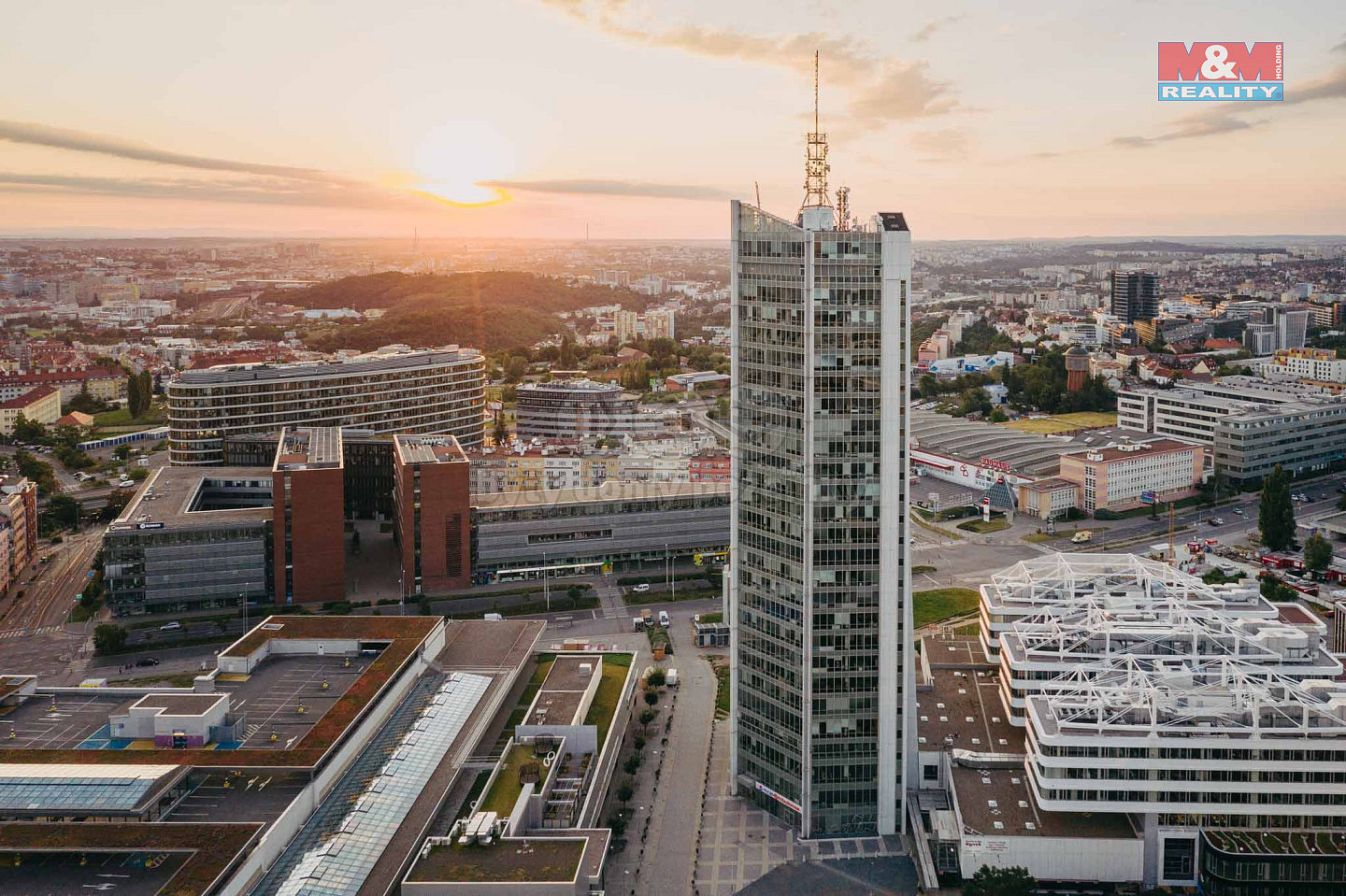Pronájem kanceláře 977 m² — photo 3