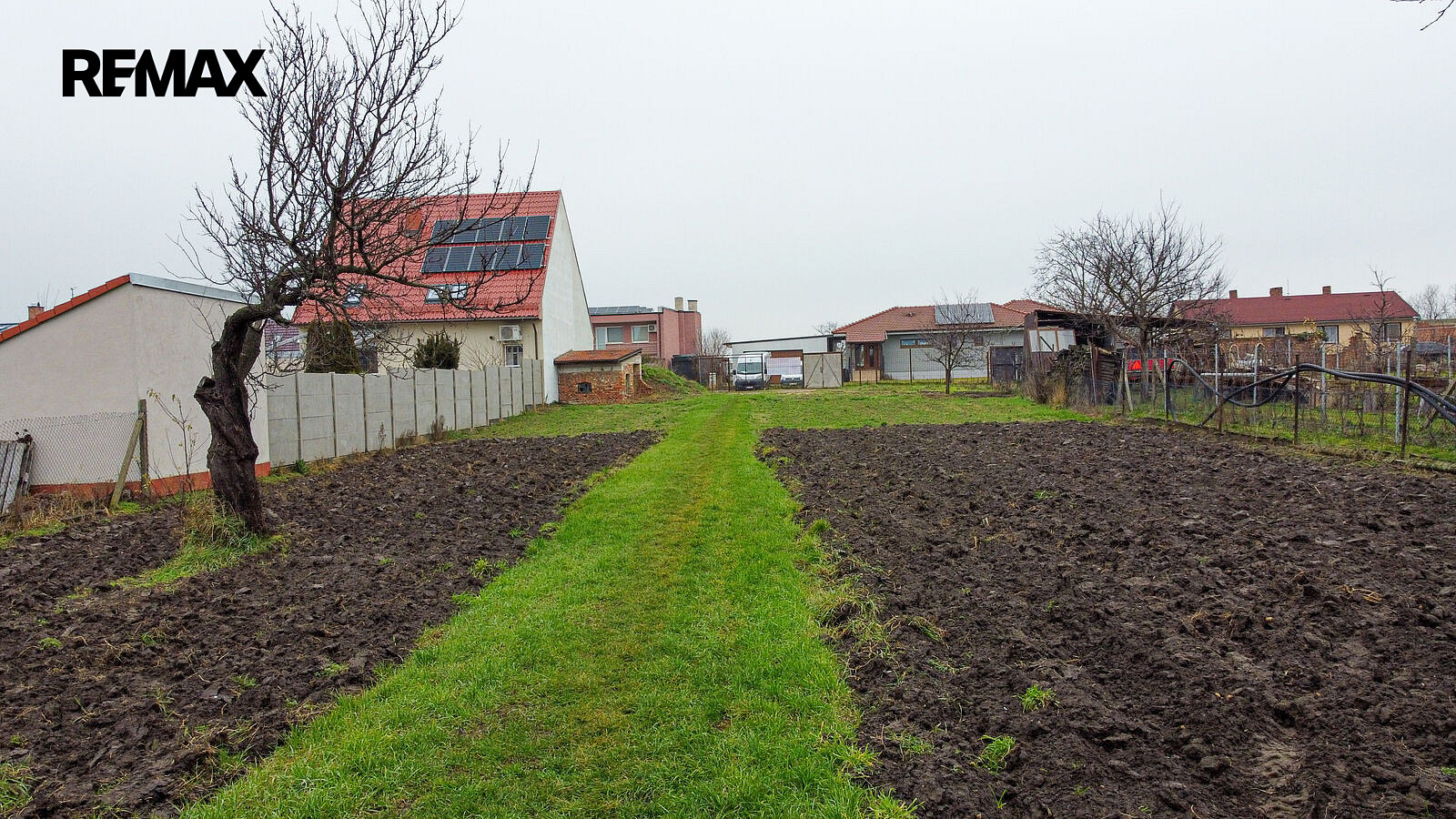 Prodej stavebního pozemku 553 m² – fotografie 4