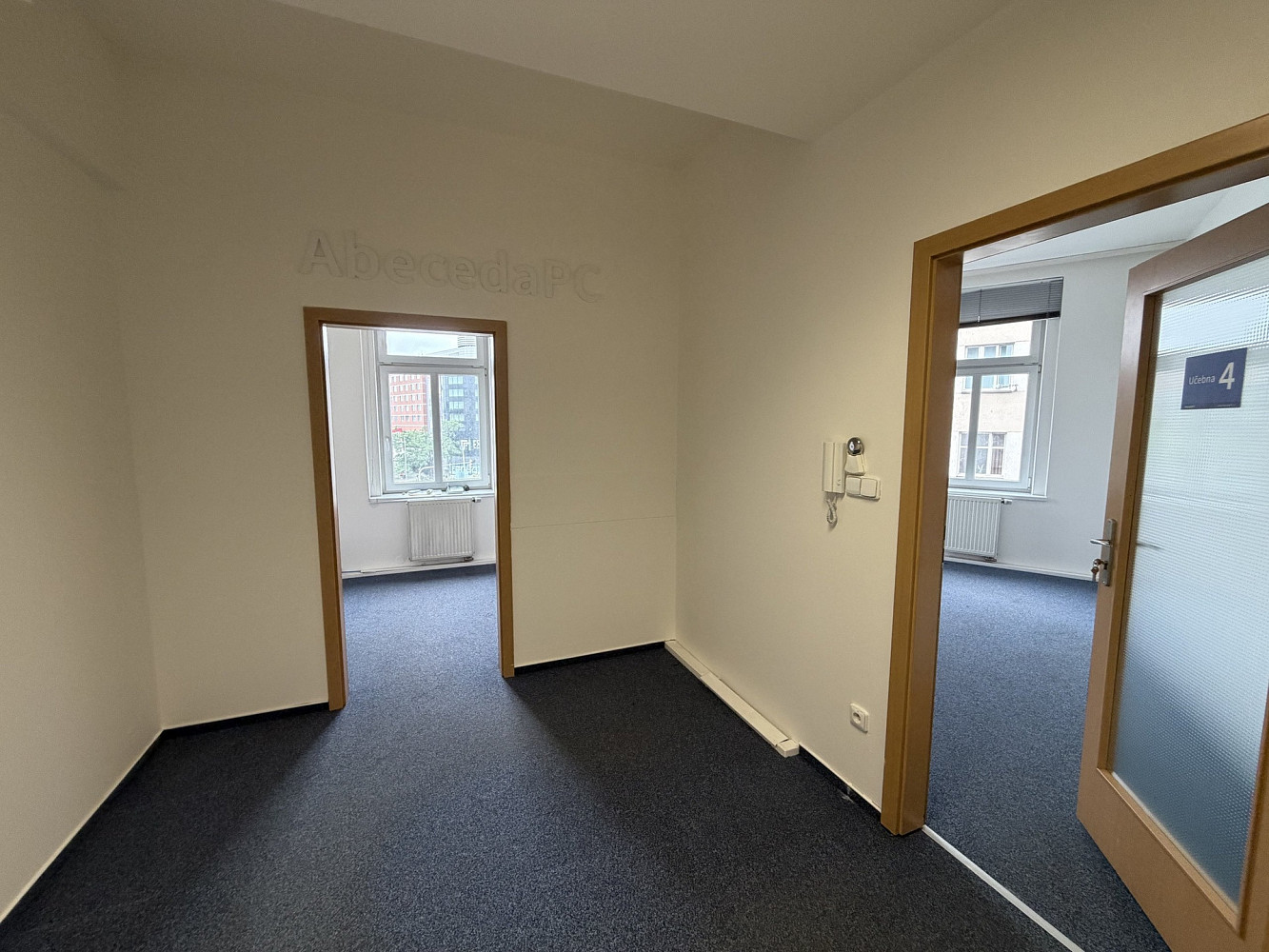 Pronájem kanceláře 209 m² — photo 2