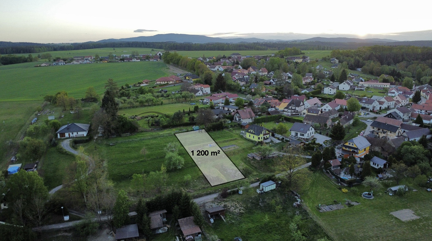 Prodej stavebního pozemku 1 200 m²