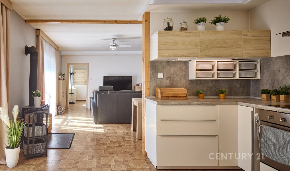 Prodej domu 260 m² s pozemkem 457 m², Ladná – náhled fotky 6