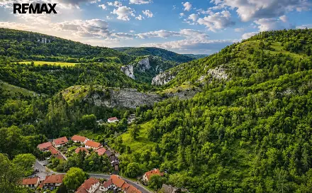Prodej stavebního pozemku 2 004 m², Beroun