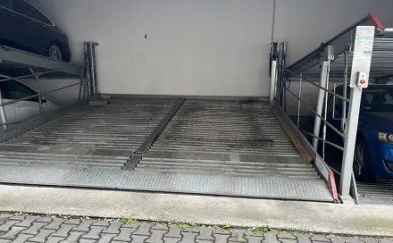 Nabídka pronájmu 2 garážových stání a také 1 garáž. stání pro dobíjení elektromobilu, Voroněžská, Praha 10 - Vinohrady