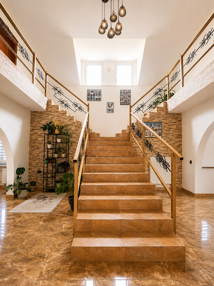 Prodej domu 449 m² s pozemkem 963 m² – fotografie 2