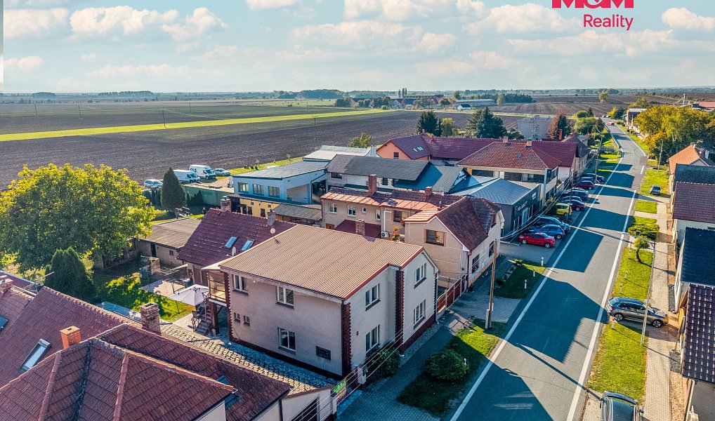 Prodej domu 275 m² s pozemkem 616 m², Činěves – náhled fotky 3