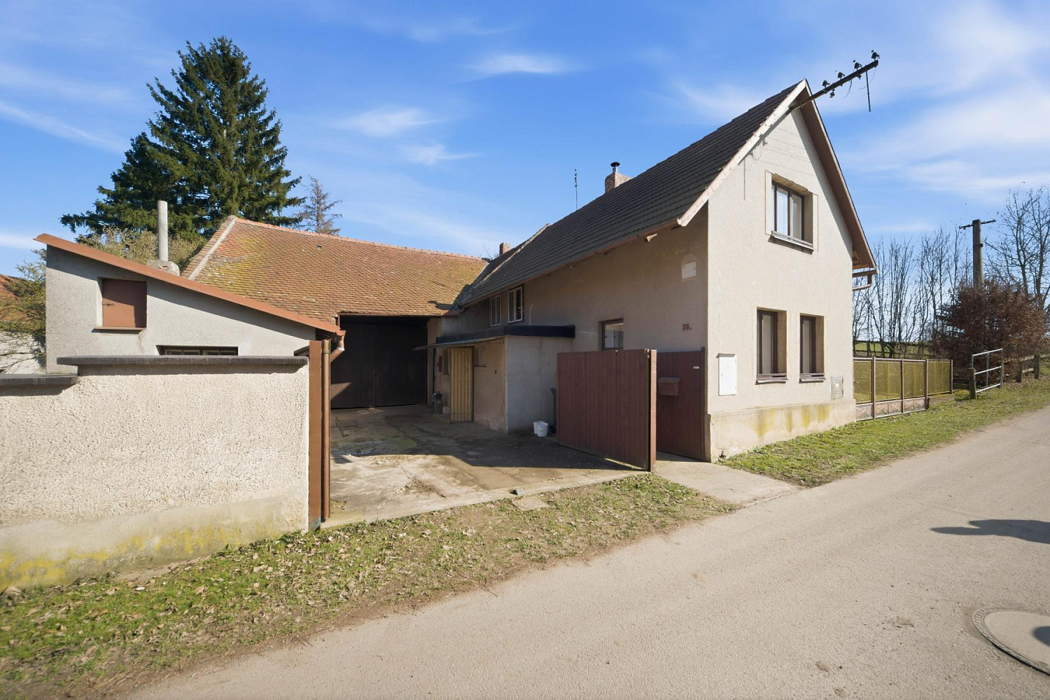 Prodej domu 147 m² s pozemkem 628 m² - View 2