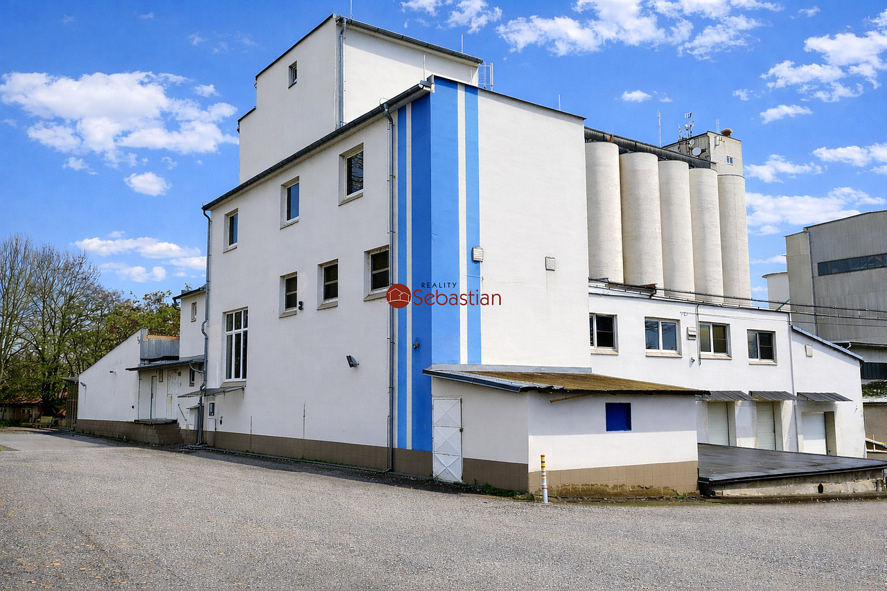 Pronájem výrobních prostor 1 930 m²