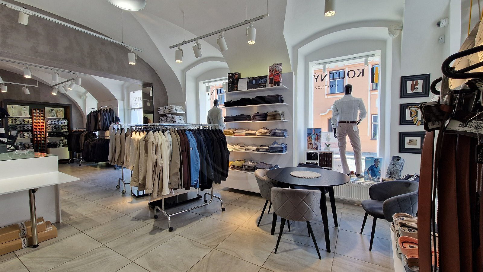 Pronájem obchodních prostor 65 m² — photo 2