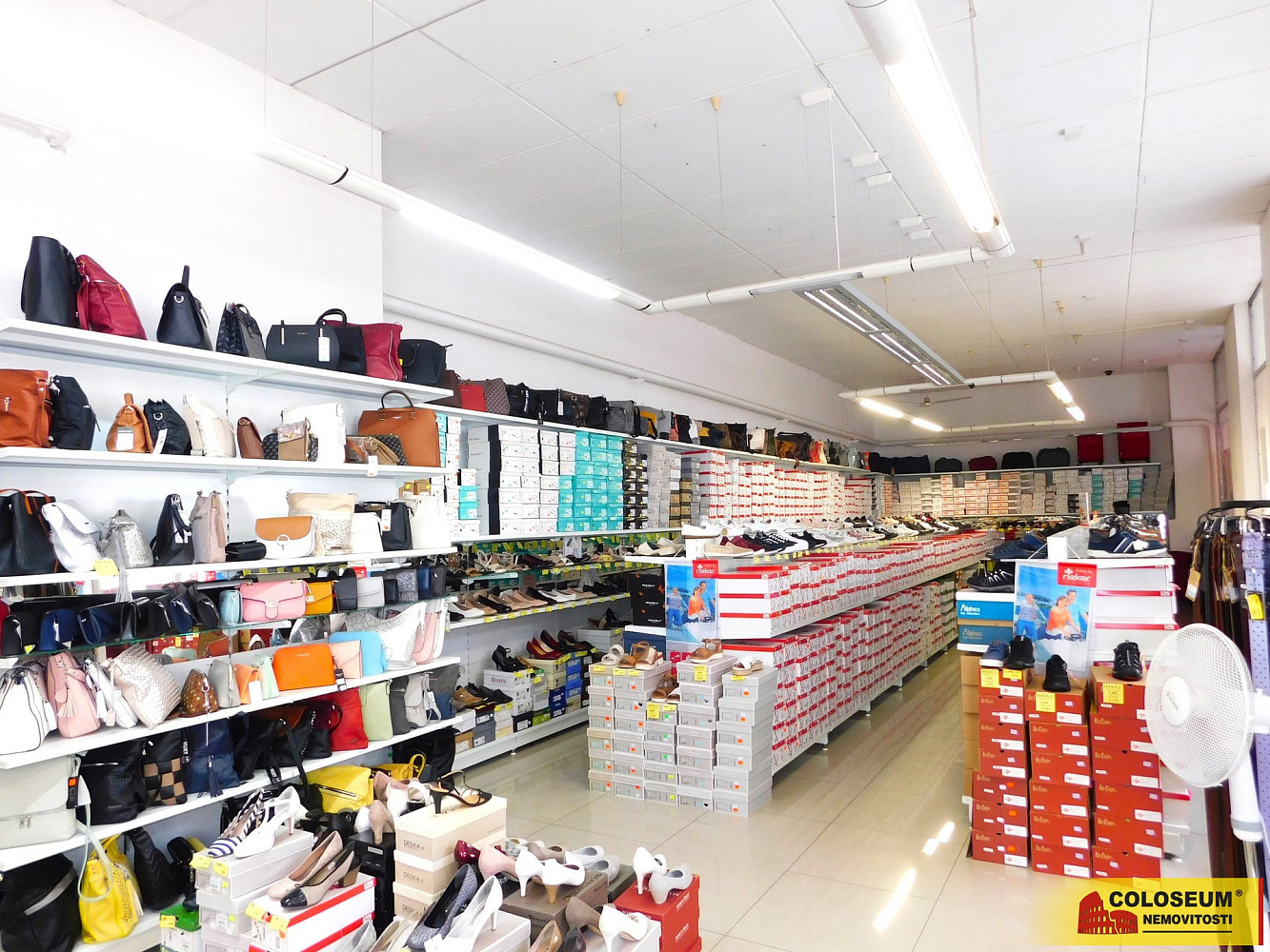 Prodej domu 1 700 m² s pozemkem 990 m² – pohled 2