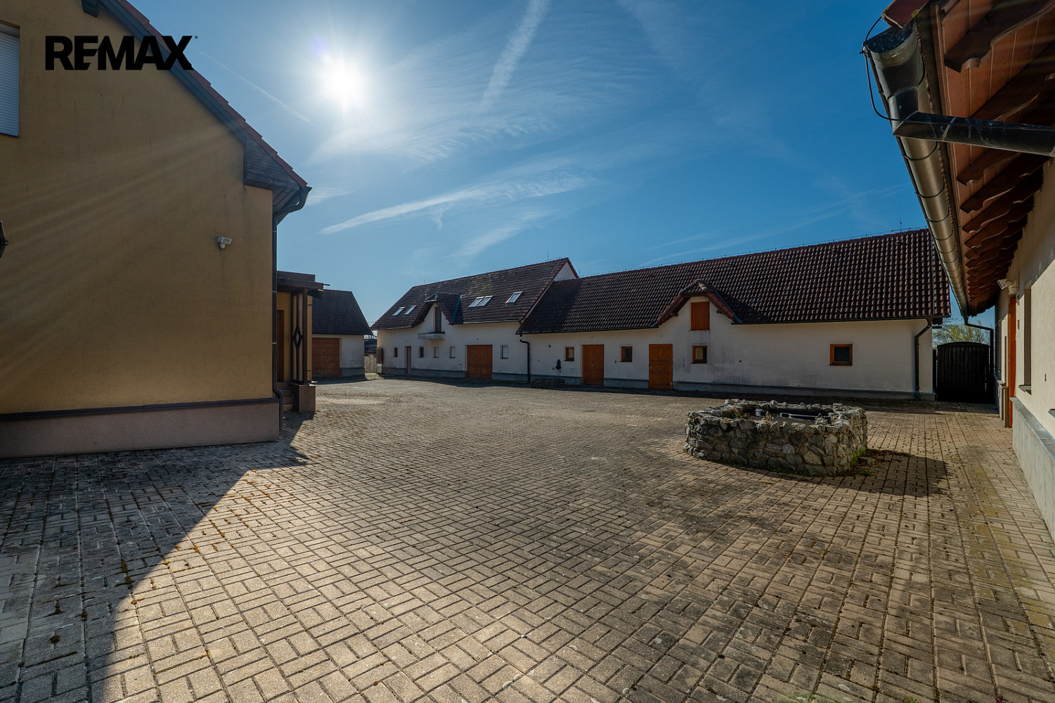 Prodej nájemního domu, činžáku 1 145 m² — photo 3