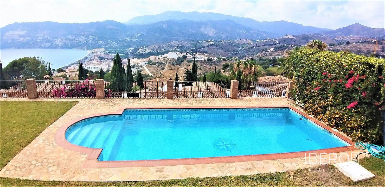 Prodej domu 661 m² s pozemkem 813 m²