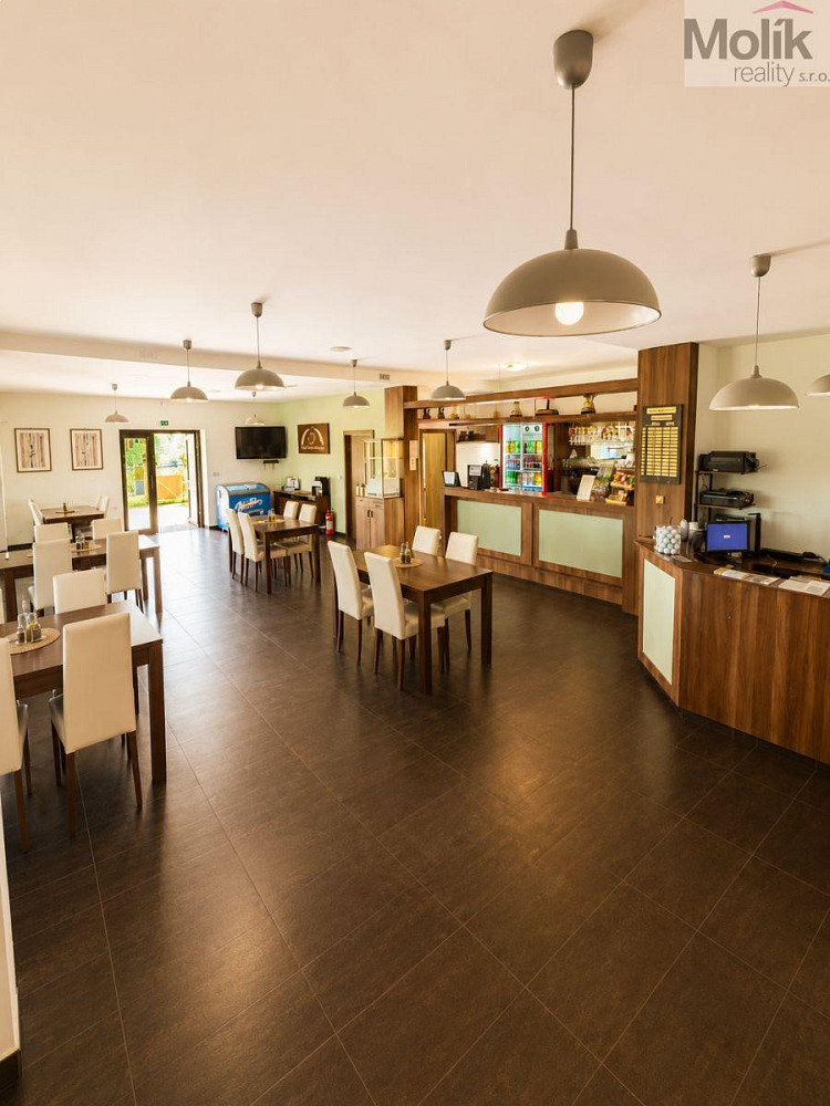 Pronájem restaurace 824 m²