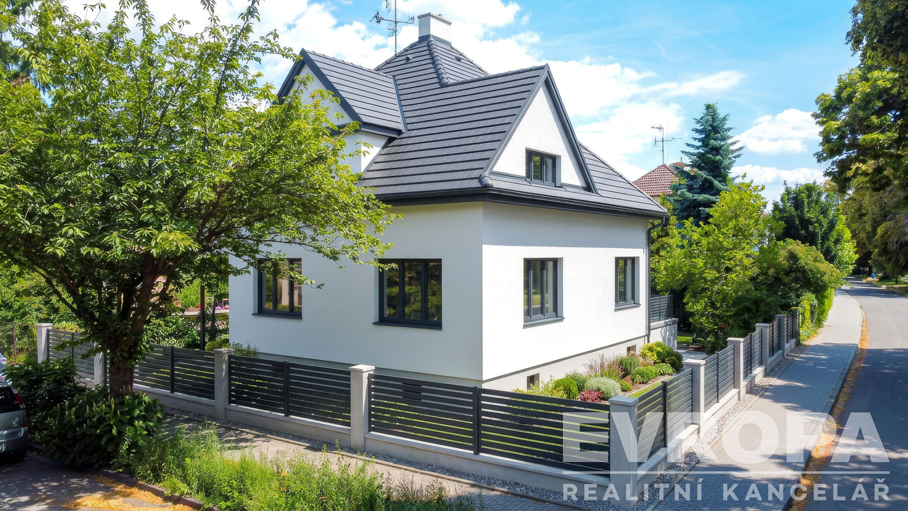 Prodej domu 300 m² s pozemkem 826 m² – fotografie 2