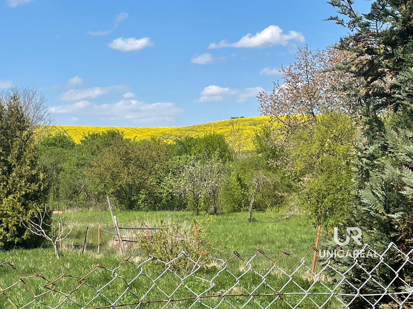 Prodej stavebního pozemku 965 m² – pohled 2