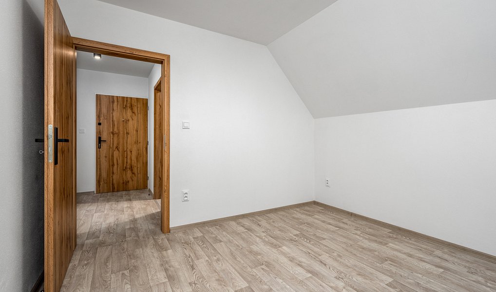 Prodej domu 200 m² s pozemkem 151 m², Rožmitál pod Třemšínem – náhled fotky 18