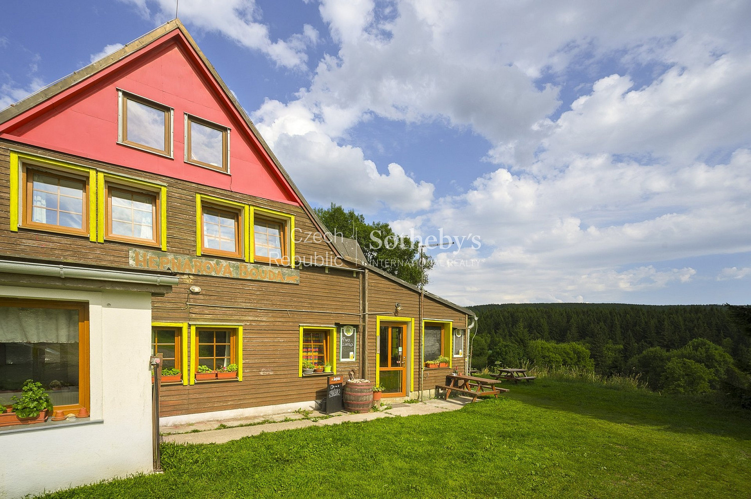 Prodej ubytovacího objektu 380 m² – fotografie 5