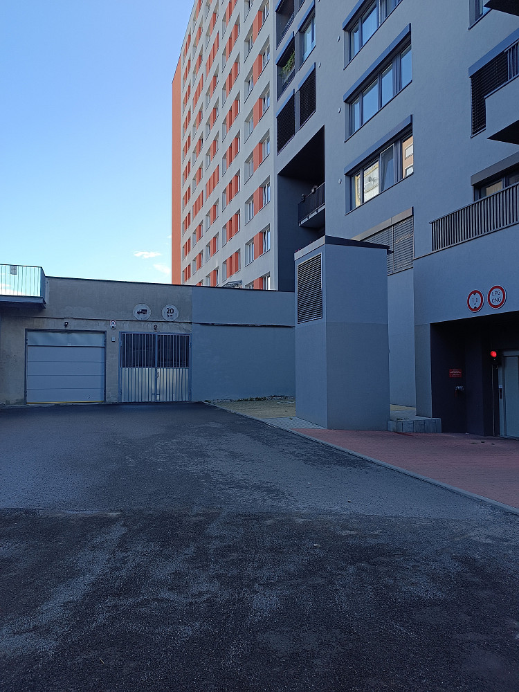 Prodej garážového stání 12 m², Praha 4 - Kamýk, ul. Ve Lhotce