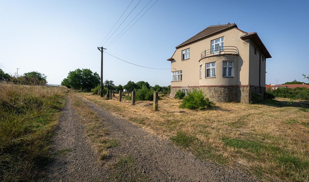 Prodej domu 309 m² s pozemkem 2 242 m², Křenovice – náhled fotky 2