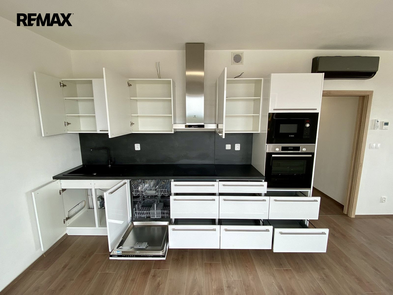 Pronájem bytu 3+kk 95 m² - Widok 4