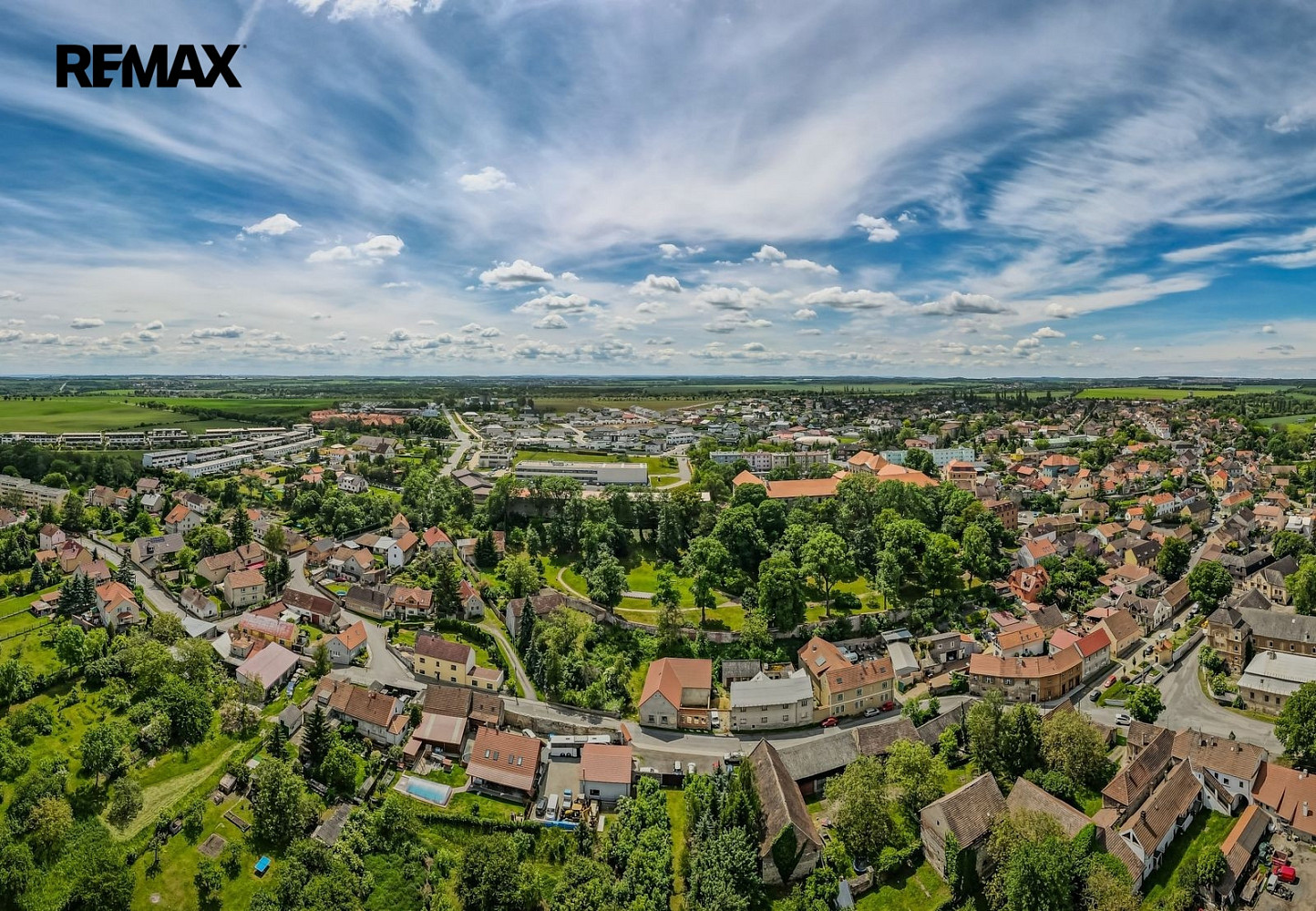 Prodej stavebního pozemku 9 806 m²