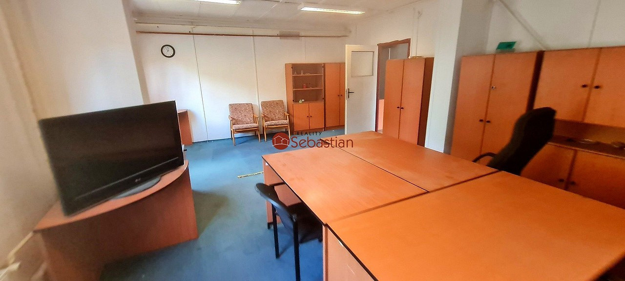 Pronájem kanceláře 340 m²