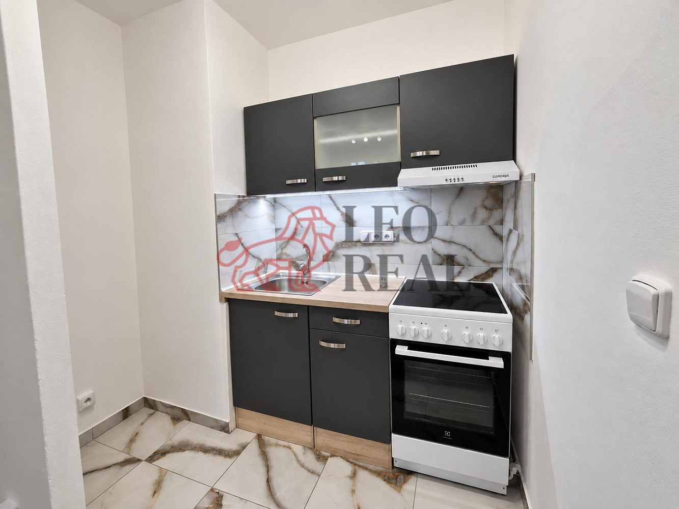 Pronájem bytu 2+kk 38 m² – fotografie 2