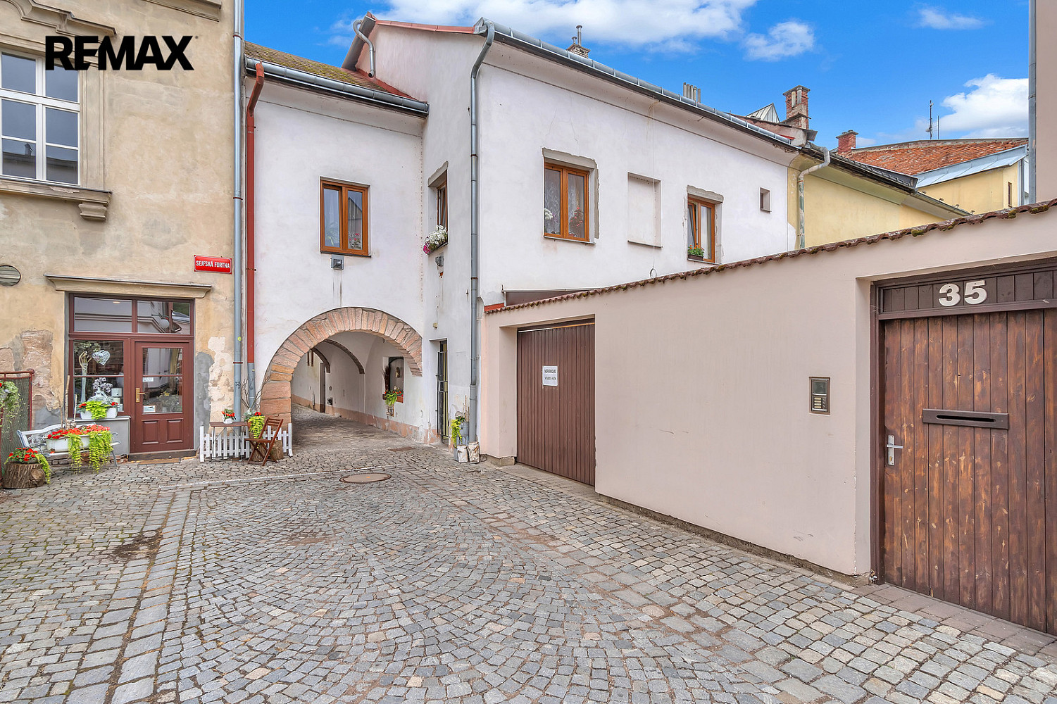 Prodej nájemního domu, činžáku 420 m² – fotografie 2