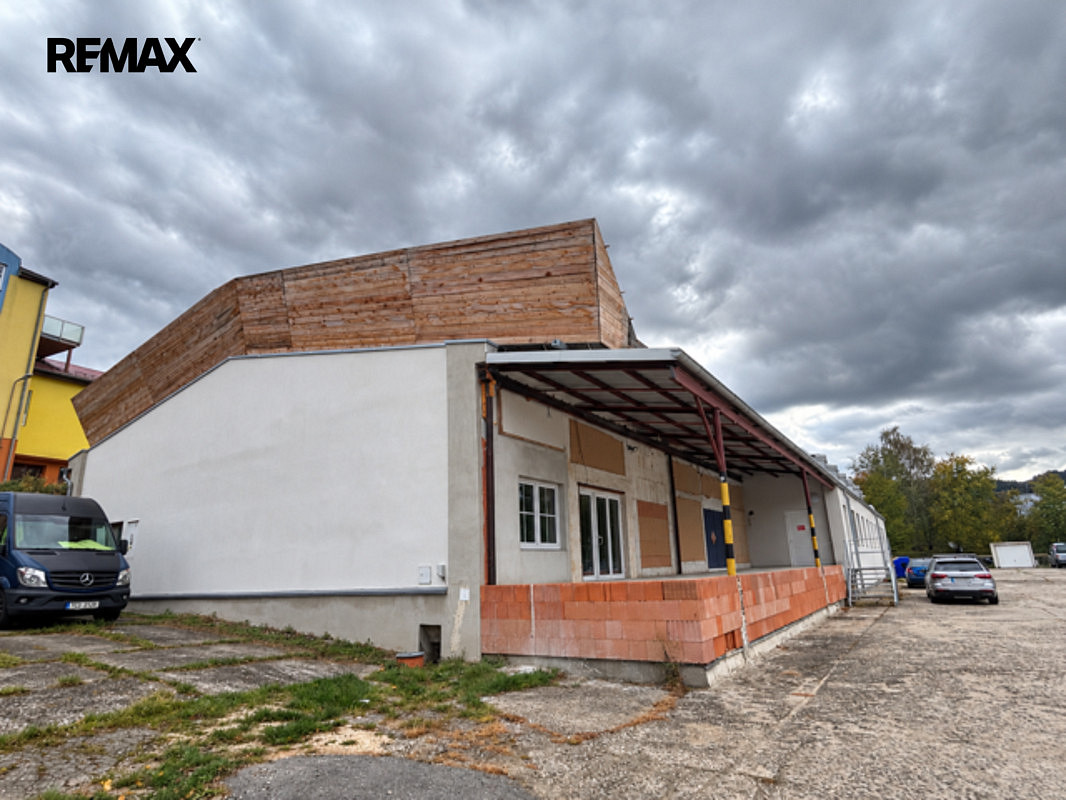 Pronájem komerčního objektu (jiného typu) 209 m²