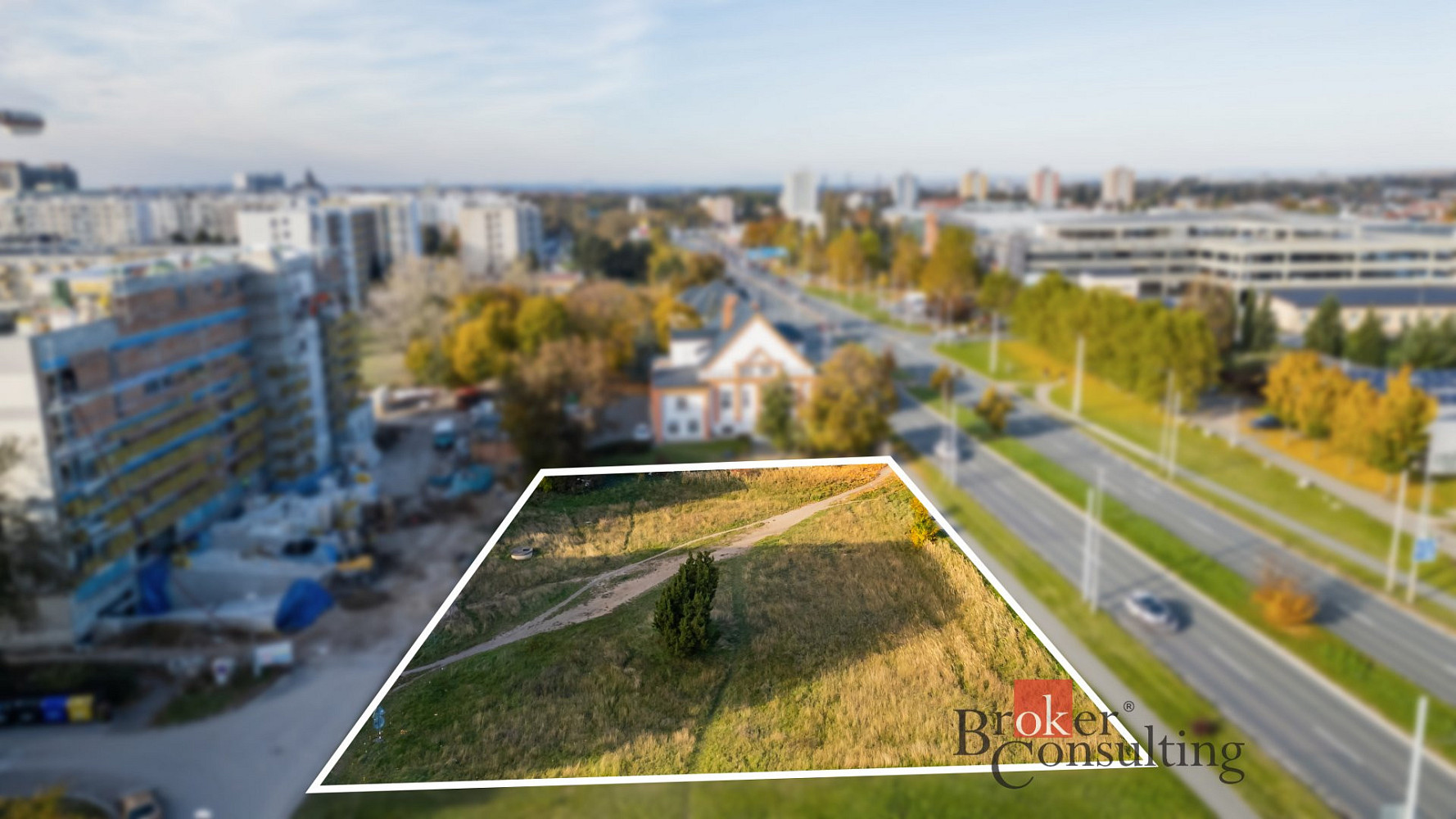 Pronájem komerčního pozemku 1 698 m²