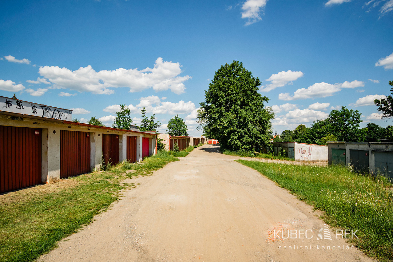 Prodej garáže 18 m2, klokoty, tábor. — photo 3