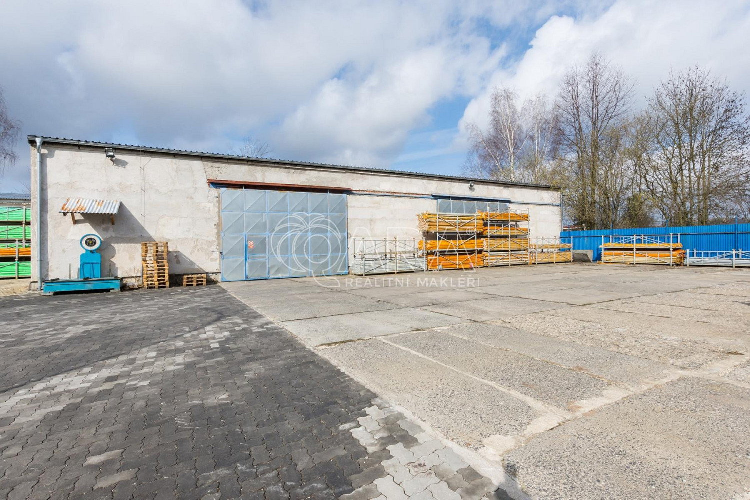 Pronájem skladovacích prostor 529 m²